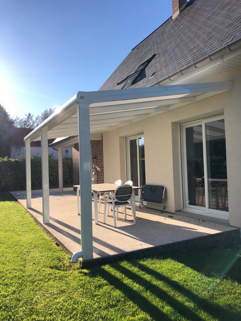 Pergola blanche
